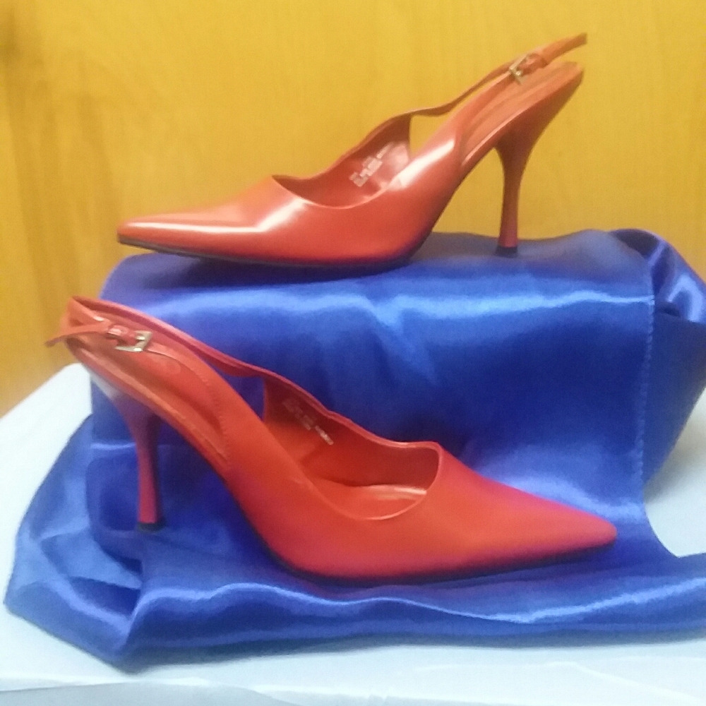 Red Closed Toe Sling - Picture 3 of 5
